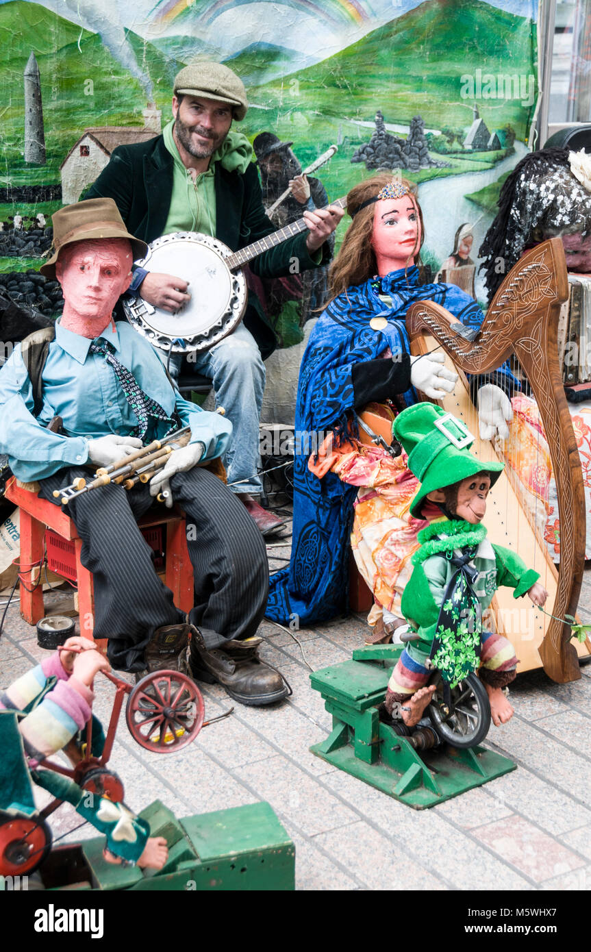 Banjo puppet hires stock photography and images Alamy