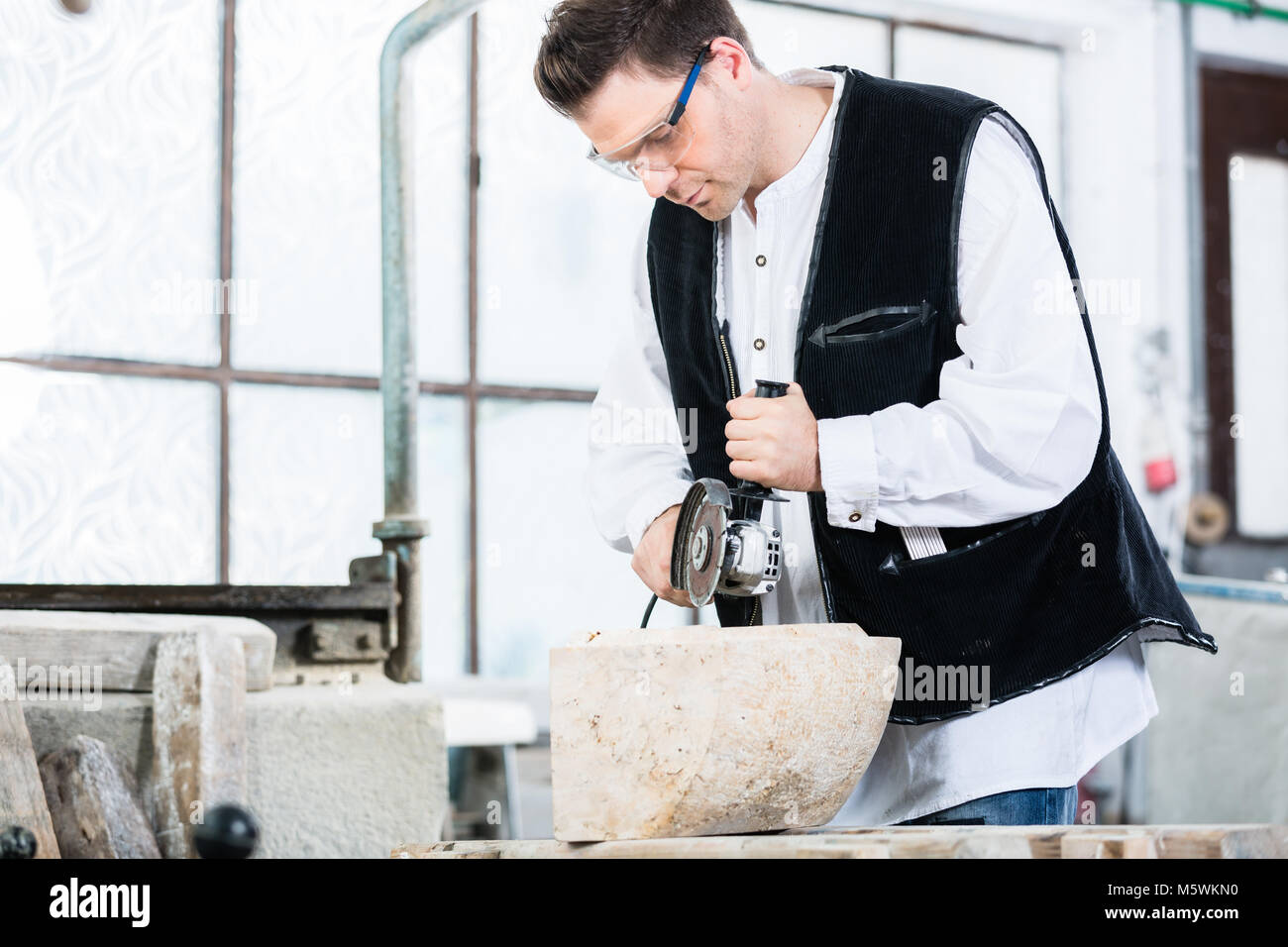 Stonemason cutting marble with angle grinder Stock Photo Alamy