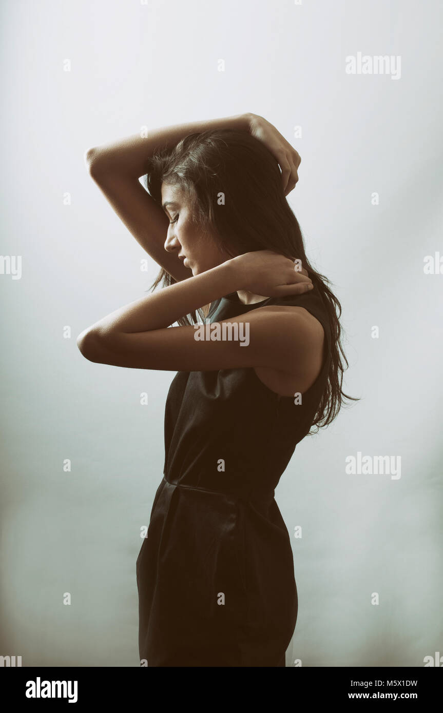 Side view of a sad young woman head in hands Stock Photo - Alamy