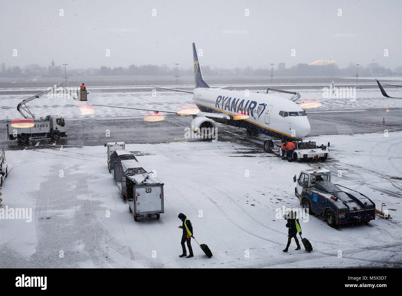 Charleroi, Belgium. 26th February 2018. Airplanes on the runway are