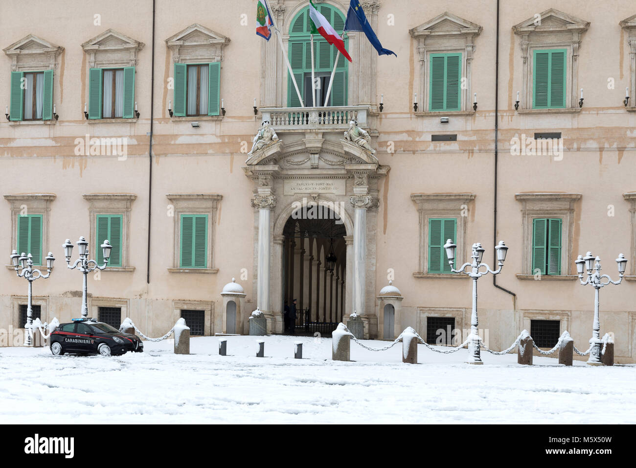 Rome, Italy. 26th Feb, 2018. An exceptional weather event causes a cold and cold air across Europe, including Italy. Snow comes in the capital, covering streets and monuments of a white white coat. In the photo, Piazza del Quirinale, home of the President of the Republic. Credit: Polifoto/Alamy Live News Stock Photo