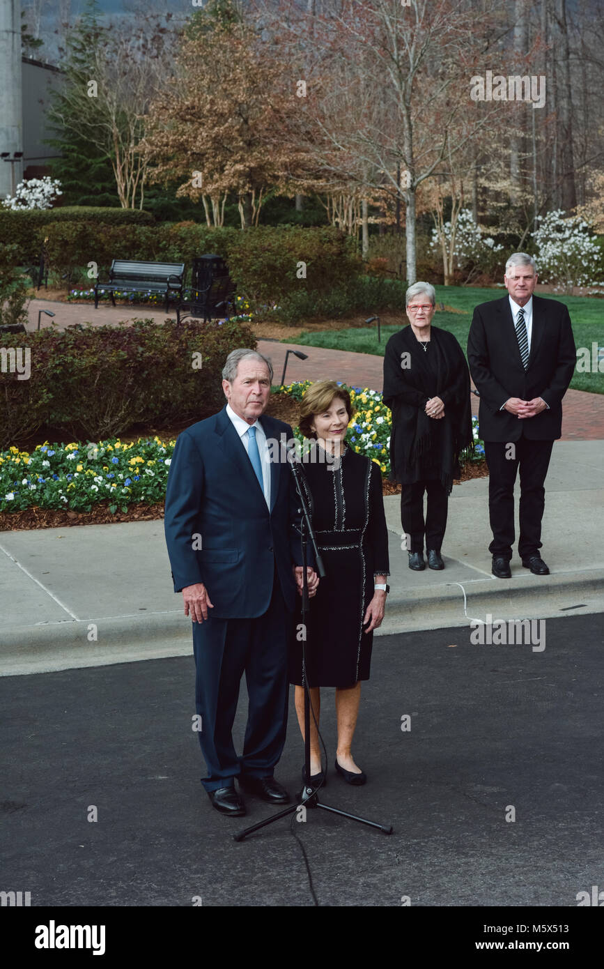 Charlotte, NC, USA. 26 Feb, 2018. Franklin Graham & wife Jane greet President George W. Bush & Laura Bush outside the Billy Graham Library. Franklin Graham is the son of Billy Graham, who died at age 99 on 21 Feb. 2018. Credit: Castle Light Images / Alamy Live News. Stock Photo