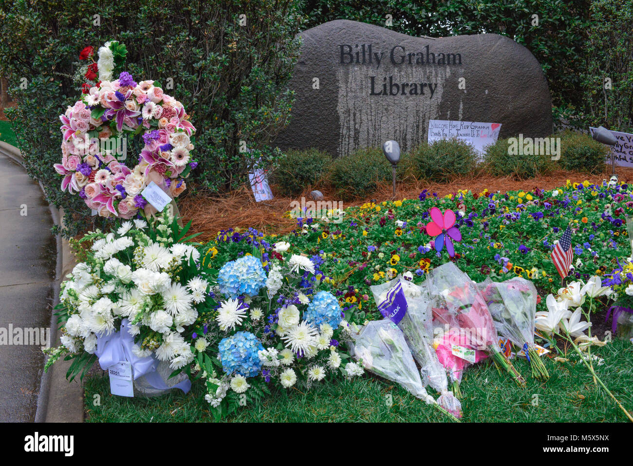 Charlotte, NC, USA. 26 Feb, 2018.  Flowers, cards, & stuffed animals are being left by the public in honor of the late Reverend Billy Graham. Rev. Graham died 21 Feb 2018 at age 99 in his Montreat, NC home. Credit: Castle Light Images / Alamy Live News. Stock Photo