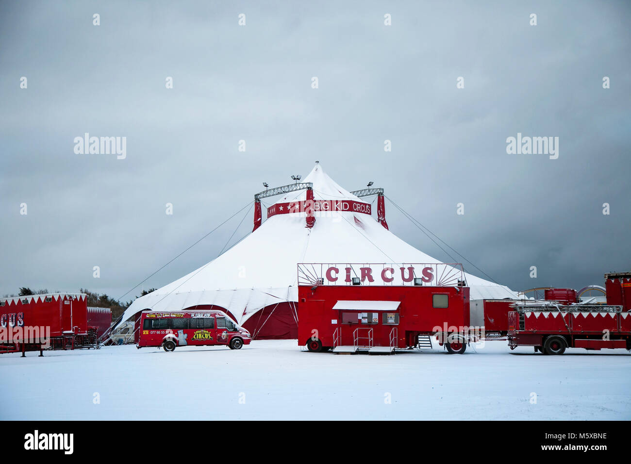 Southport, Merseyside, UK 27th Feb, 2018. UK Weather. First snow in the resort for 8 years. Further frequent snow showers are expected. Credit: MediaWorldImages/AlamyLiveNews. Stock Photo