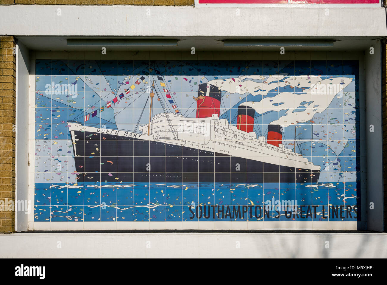 Wall mural of the Queen Elizabeth cruise liner in Holy Rood Council Estate in Southampton, England, UK Stock Photo