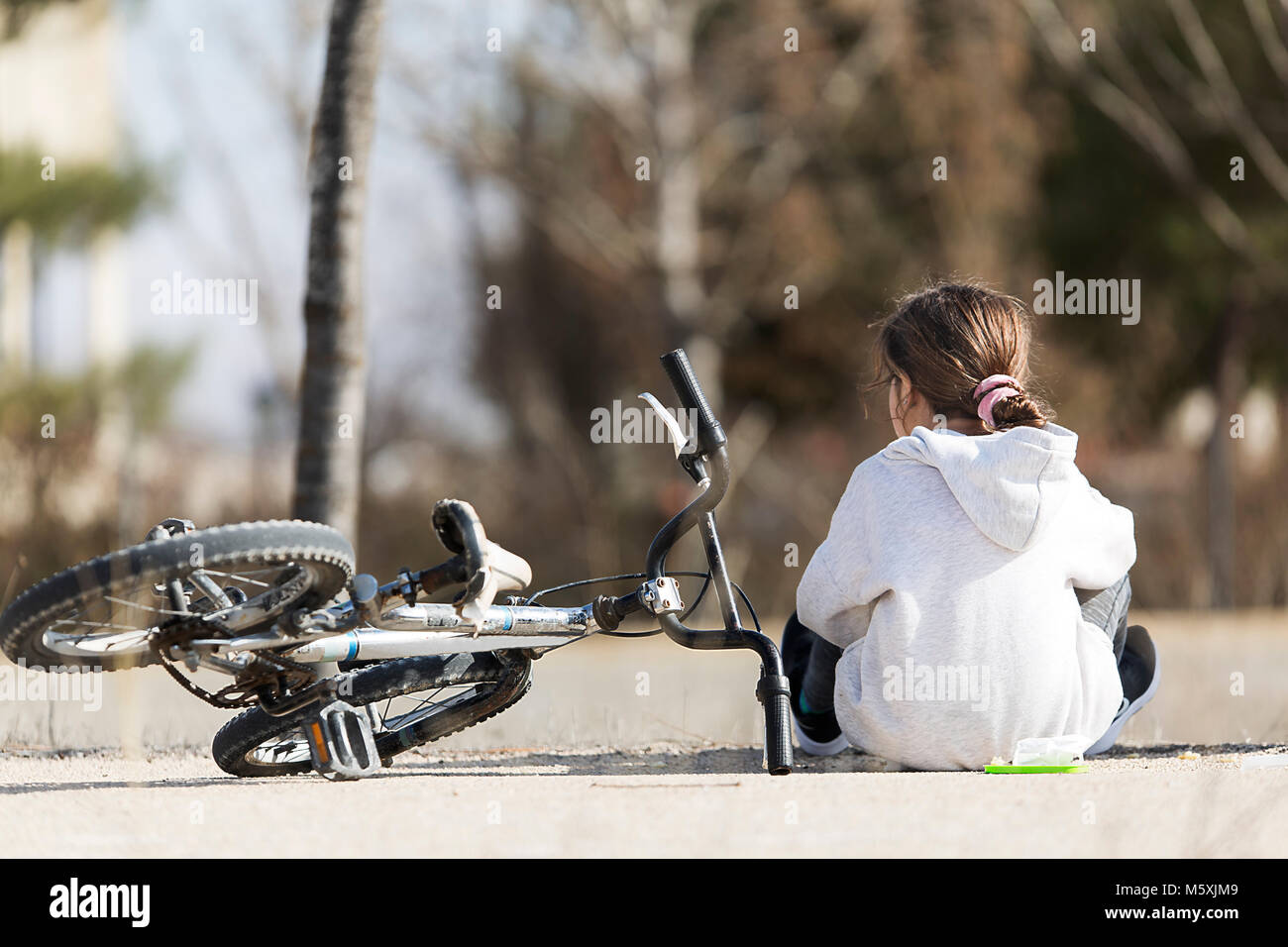 10 year old girl sitting hi-res stock photography and images - Alamy