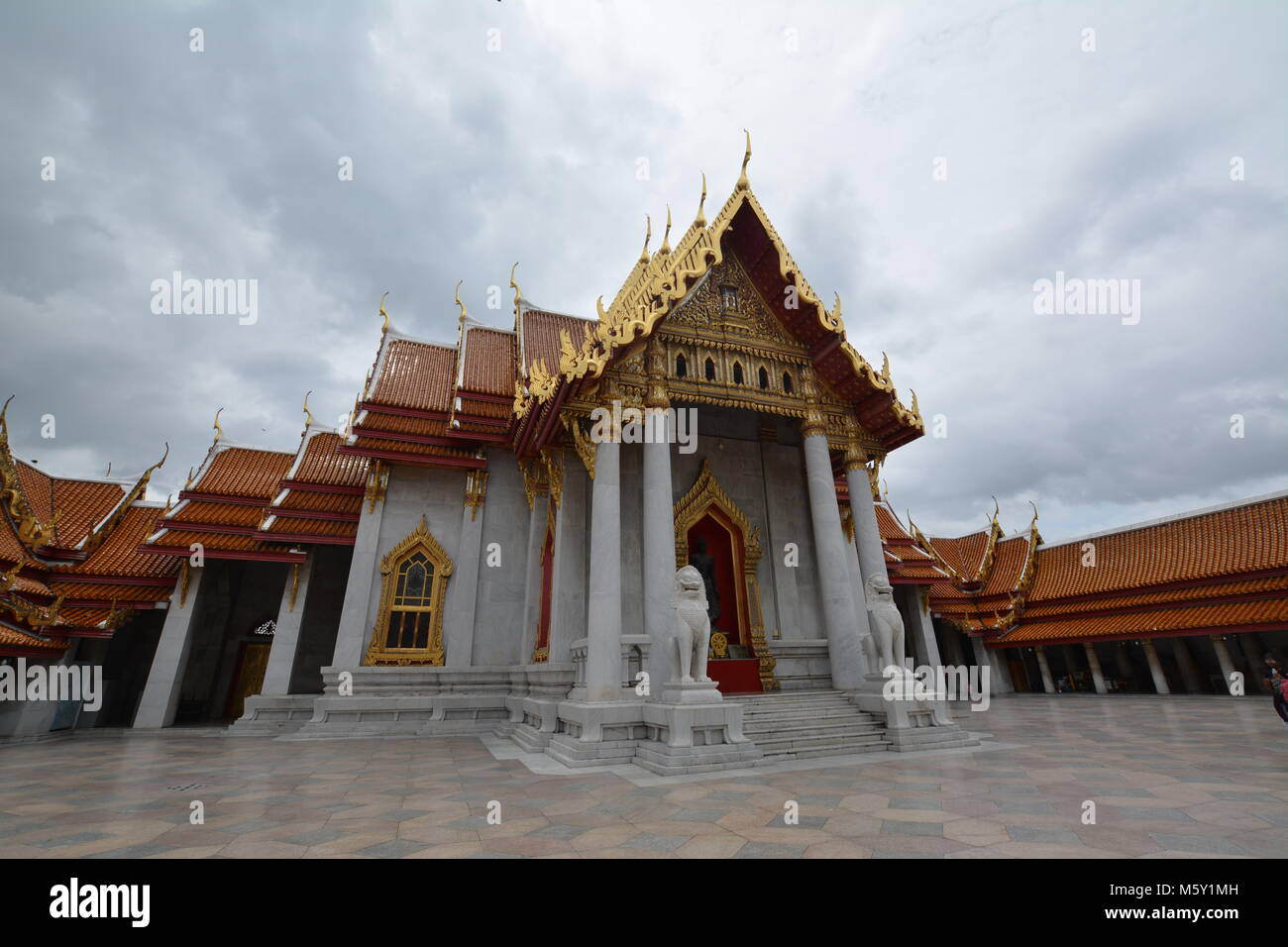 The Marble Temple ( Wat Benchamabophit ), Bangkok, Thailand Stock Photo ...