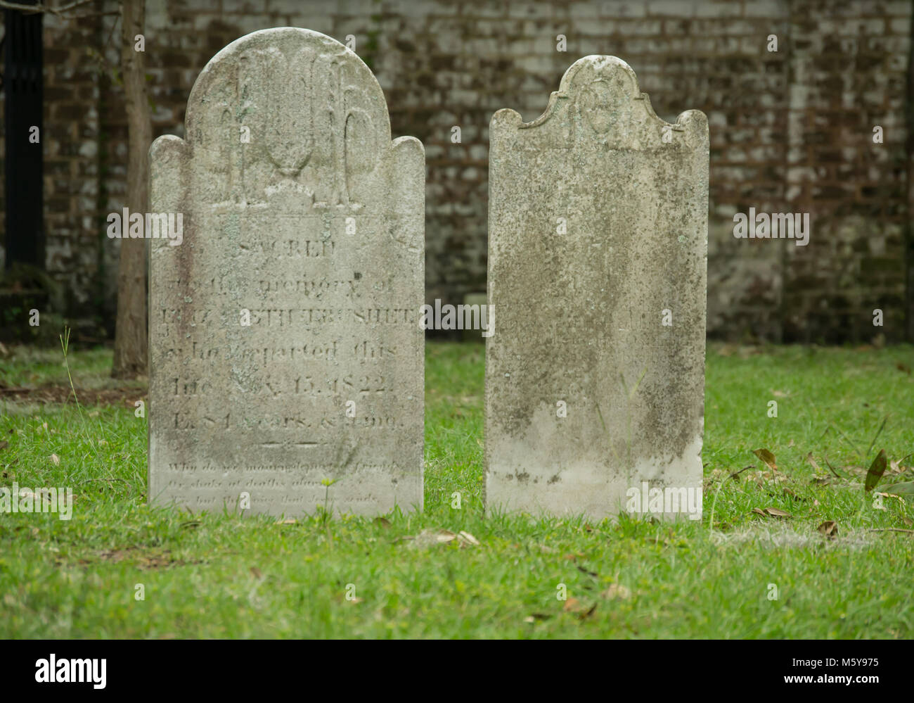 Gothic headstone hires stock photography and images Alamy