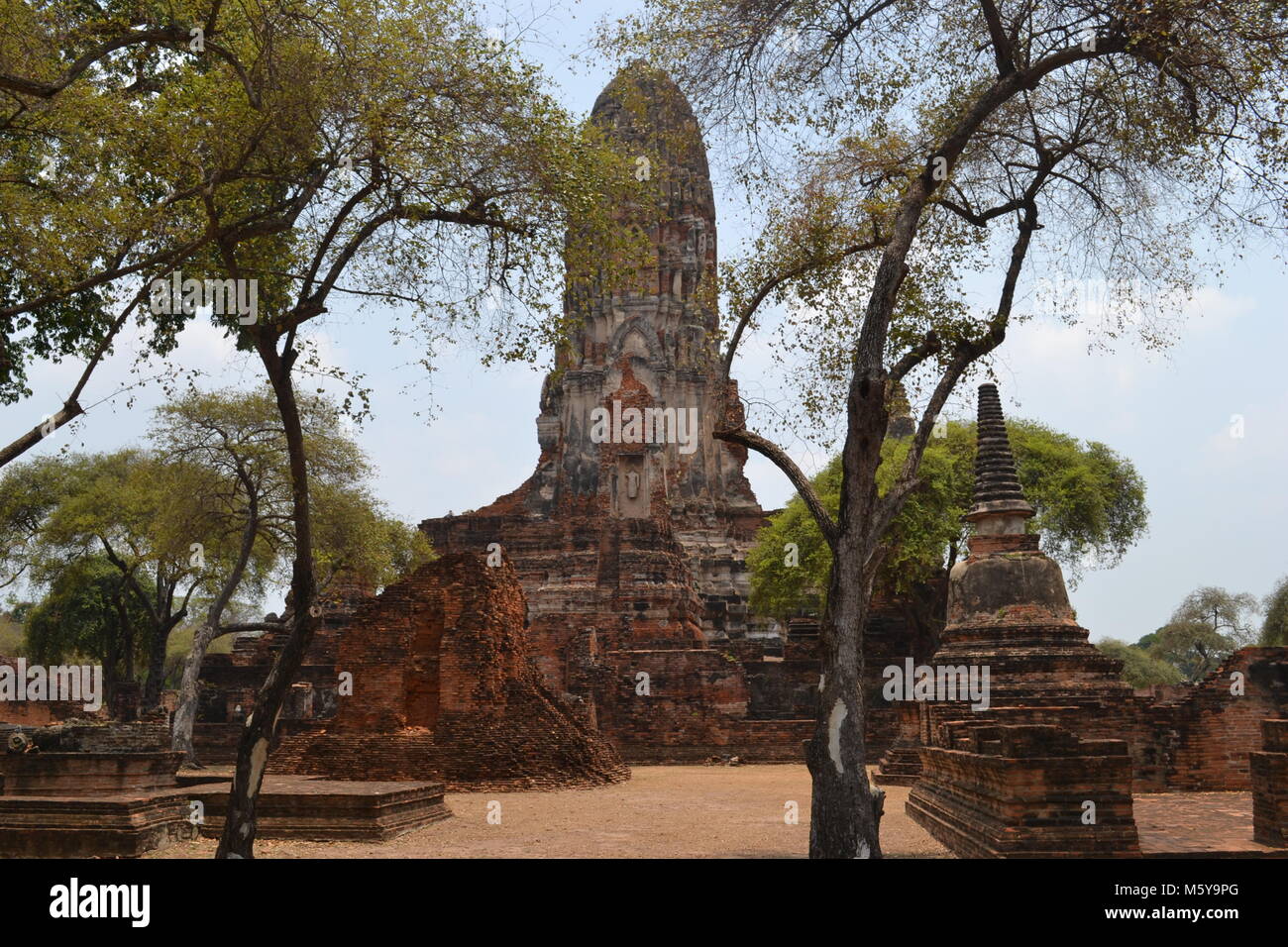 Ruinas de ayutthaya hi-res stock photography and images - Alamy