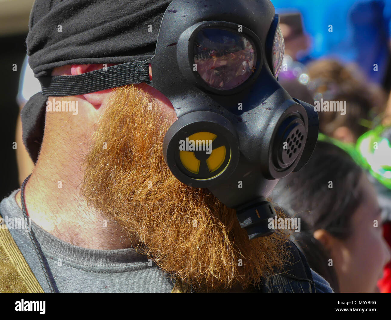 Man wearing respirator gas mask hi-res stock photography and images - Alamy