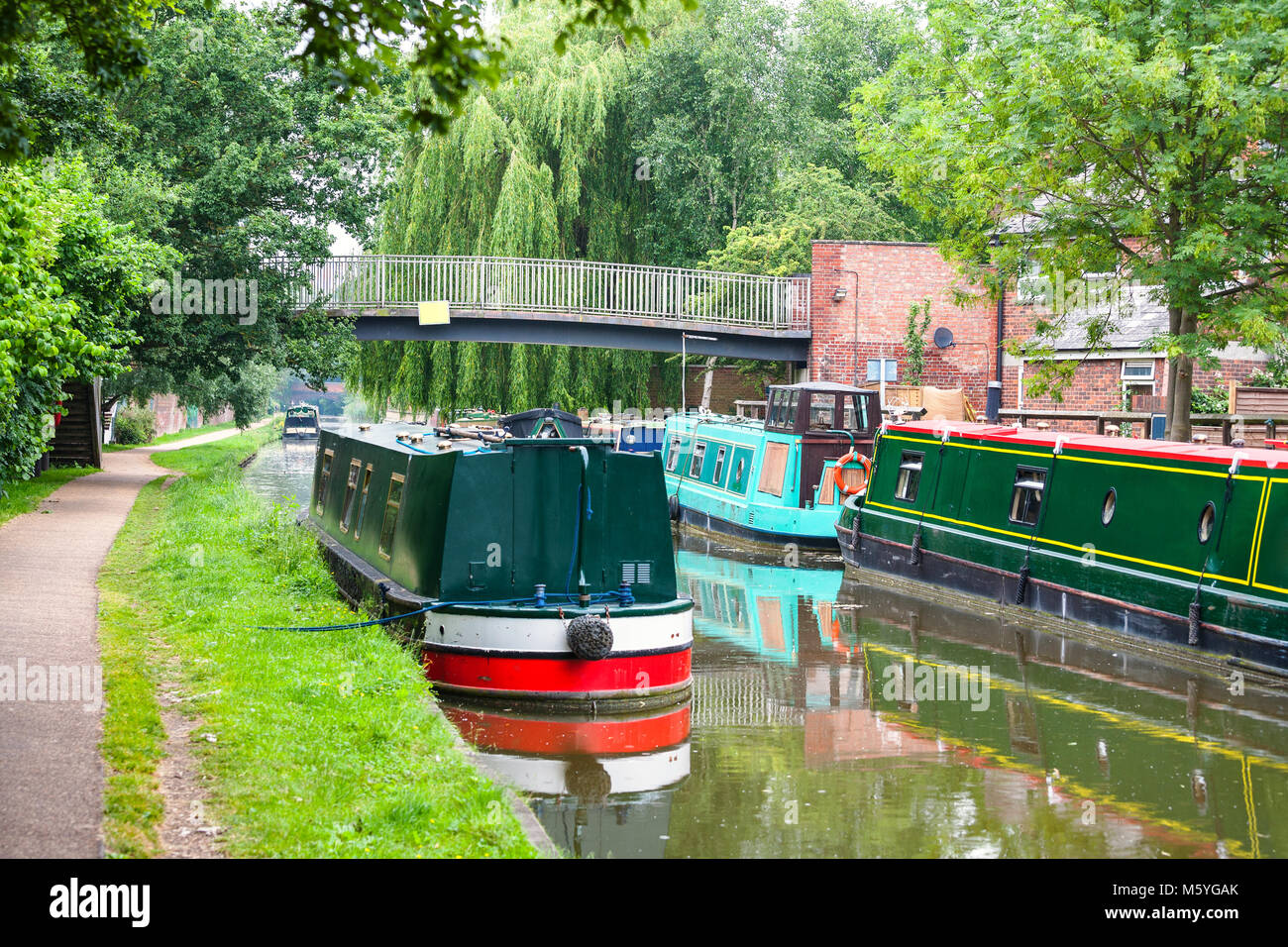 Narrowboats on the Oxford Canal at Oxford. Oxfordshire, England, UK ...