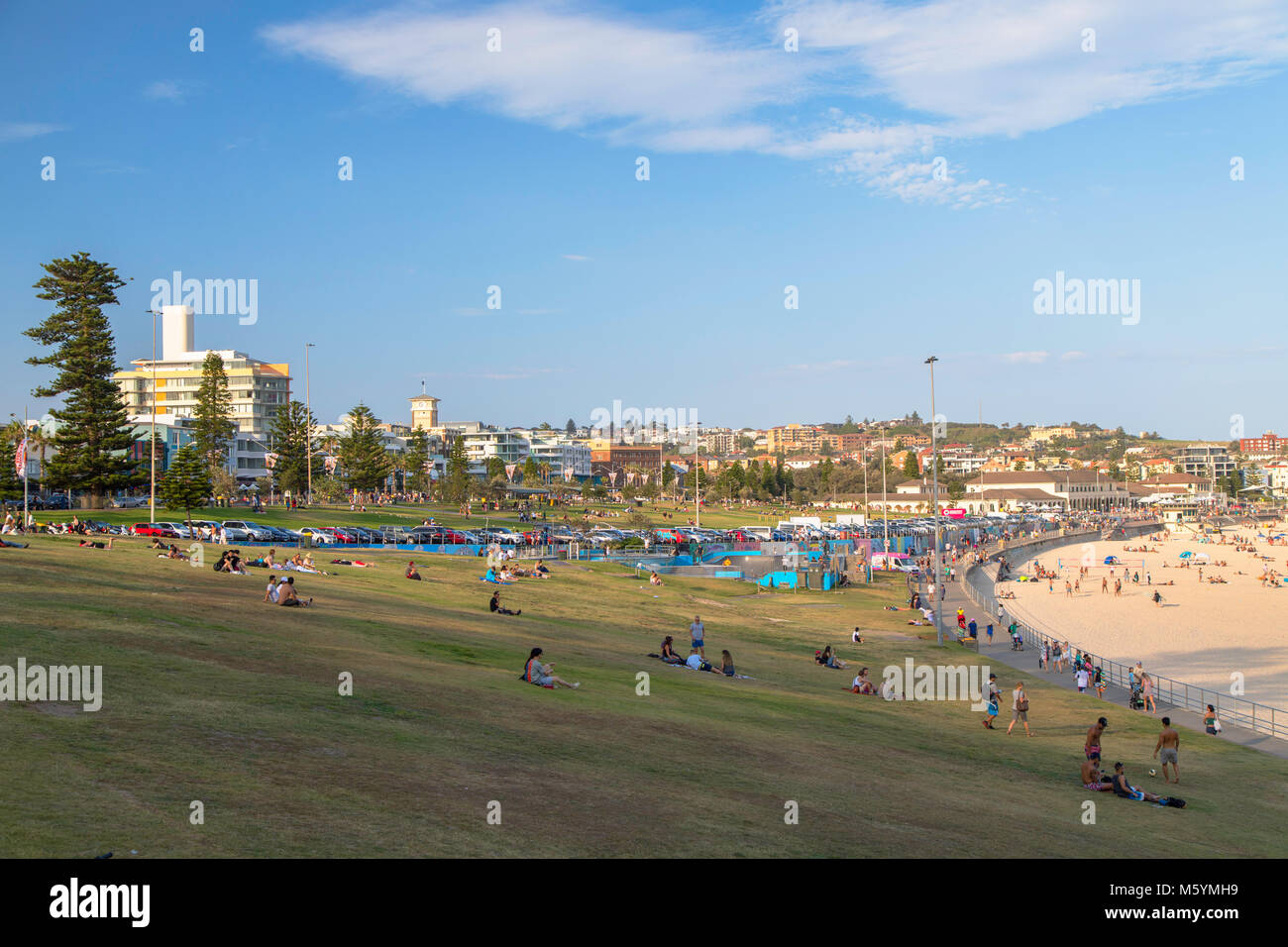 Bondi beach people sunbathe hi-res stock photography and images - Alamy