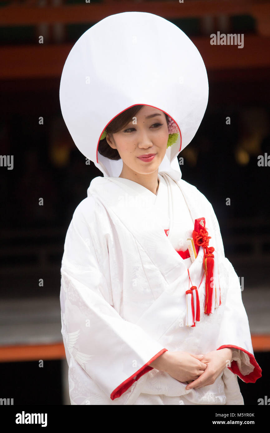 Japan bride hi-res stock photography and images - Alamy