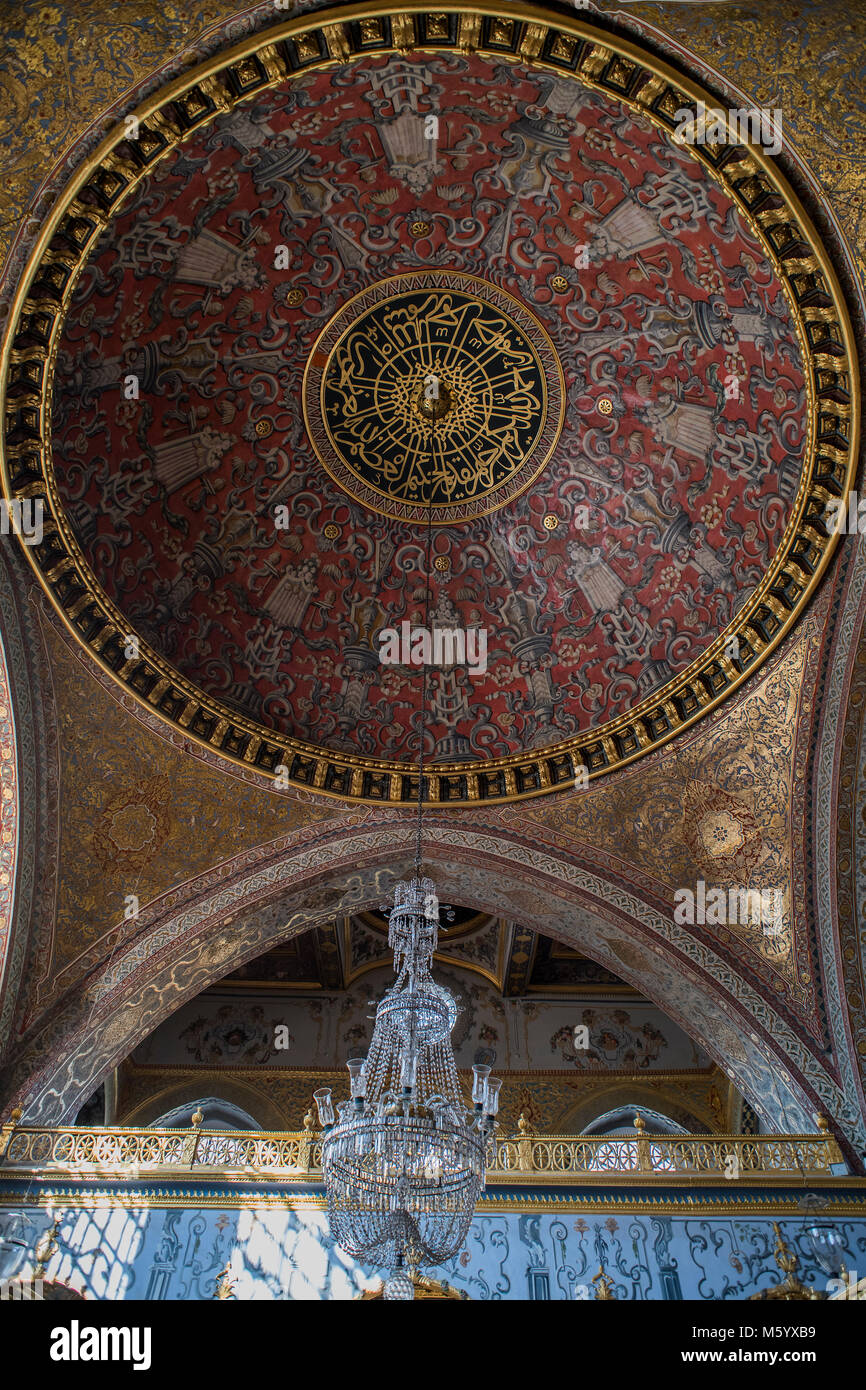 Istanbul topkapi palace jewels hi-res stock photography and images - Alamy
