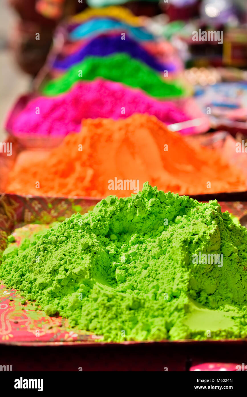 Piles of colored powder hi-res stock photography and images - Alamy