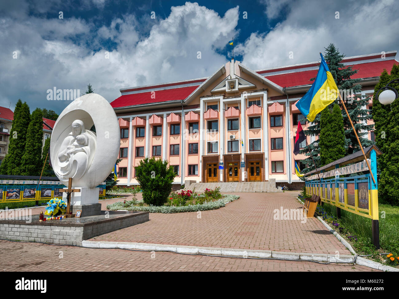 Religious sculpture and display commemorating 2014 demonstrations in Kiev, in front of City Council at Independence Square in Kosiv, Hutsul Region, Po Stock Photo