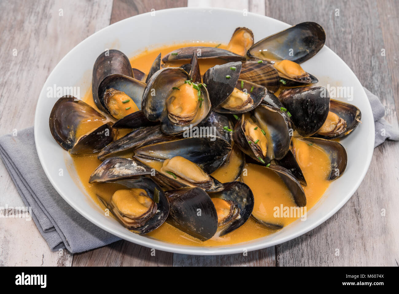 Bowl of Moules Mariniere Stock Photo - Alamy