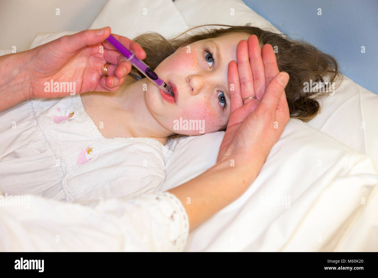 Mother mum medicine / paracetamol ... with / mom Calpol giving