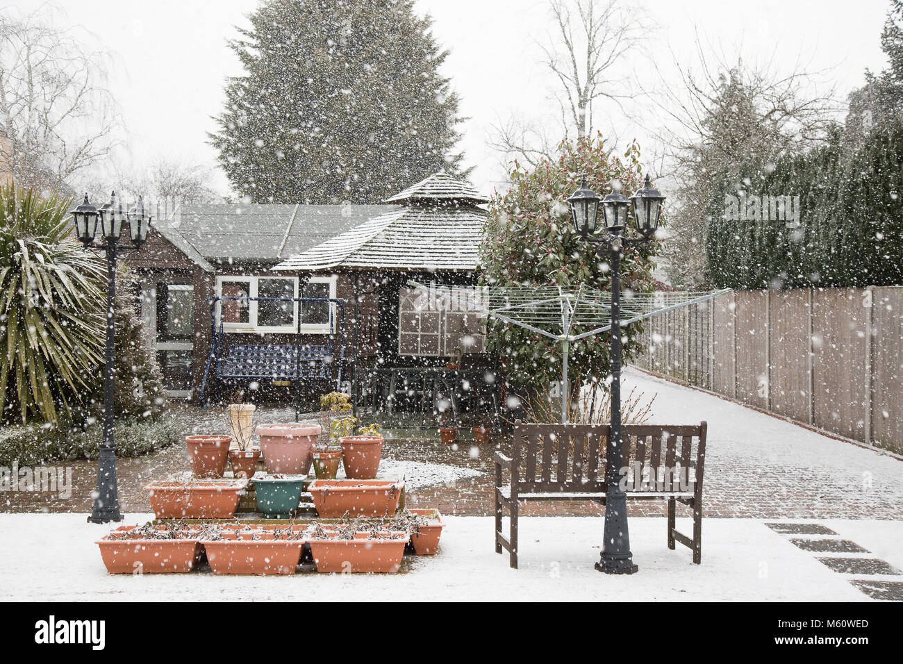Kidderminster, UK. 27th Feb, 2018. UK weather: weird weather conditions as Worcestershire experiences on and off snow showers throughout the day. Falling snow is captured here in a Kidderminster garden. Credit: Lee Hudson/Alamy Live News Stock Photo
