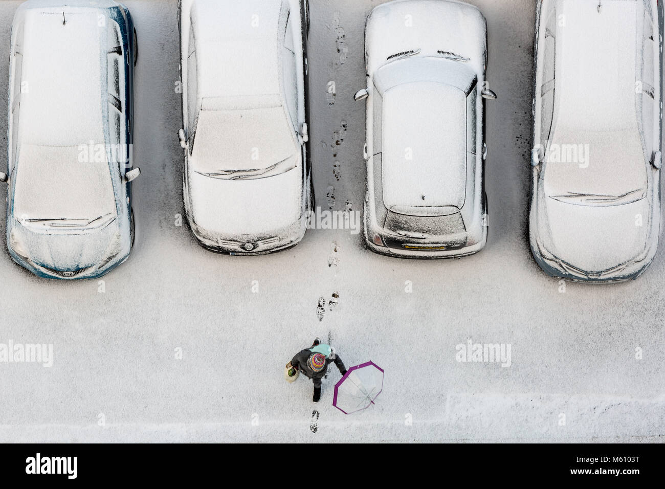 London, UK. 27th Feb, 2018. UK Weather: The recent freezing temperature drop dubbed ‘The Beast From The East’ brings snow to the city. Temperatures of -5C were recorded overnight in some rural areas, marking the coldest pre-March spell since 1986. Credit:  Guy Corbishley/Alamy Live News Stock Photo