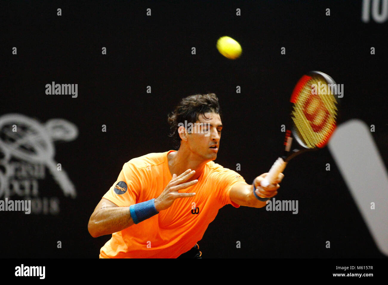 Sao Paulo, Brazil. 27th Feb, 2018.  Match between Thomaz Belucci (BRA) (orange shirt) and Horacio Zeballos (ARG), for the second day of the match at the 18th edition of the Brazil Open in São Paulo held at the Gymnasium of Ibirapuera, in the southern part of the city of São Paulo. (Photo: Aloisio Mauricio/Fotoarena) Credit: Foto Arena LTDA/Alamy Live News Stock Photo