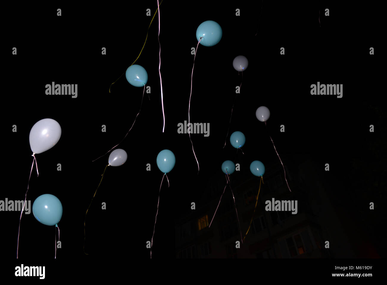 Group picture with balloons hi-res stock photography and images - Alamy