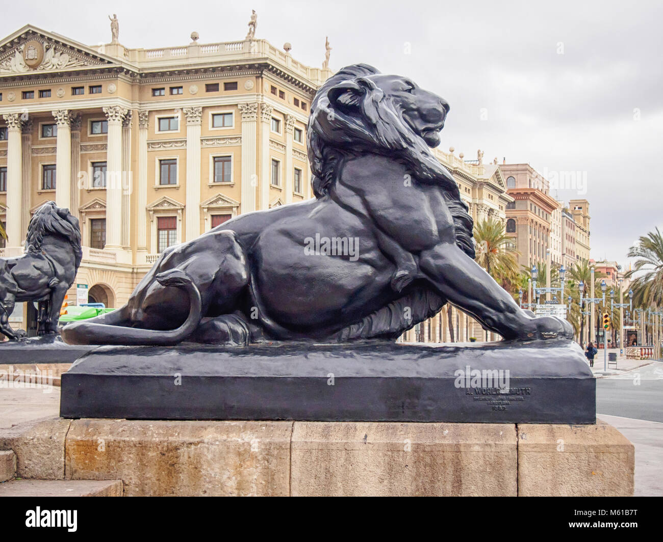 Barcelona spain lion statue hi-res stock photography and images - Alamy