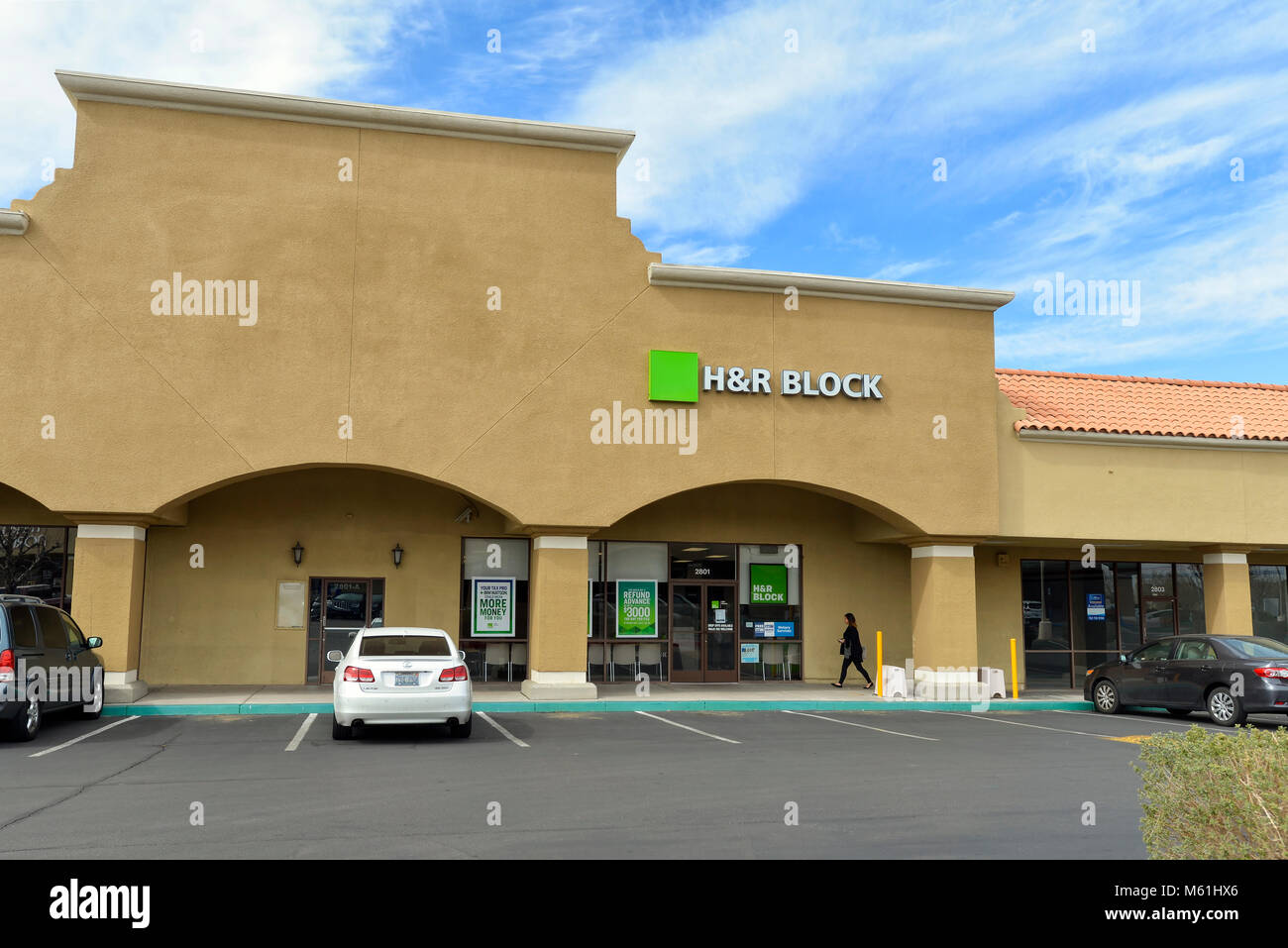 h-r-block-tax-preparers-store-front-stock-photo-alamy