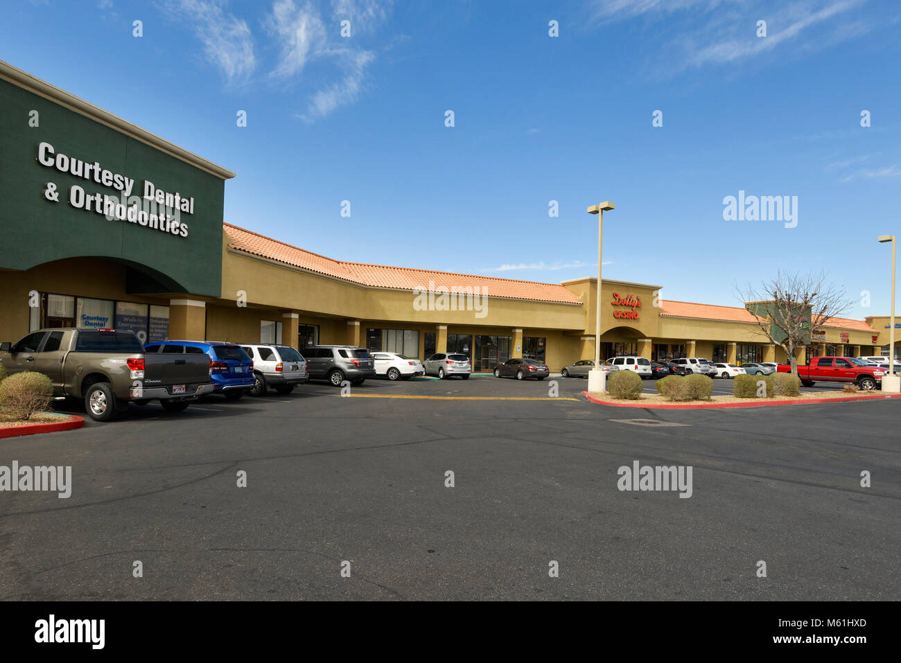 Strip Mall High Resolution Stock Photography and Images Alamy