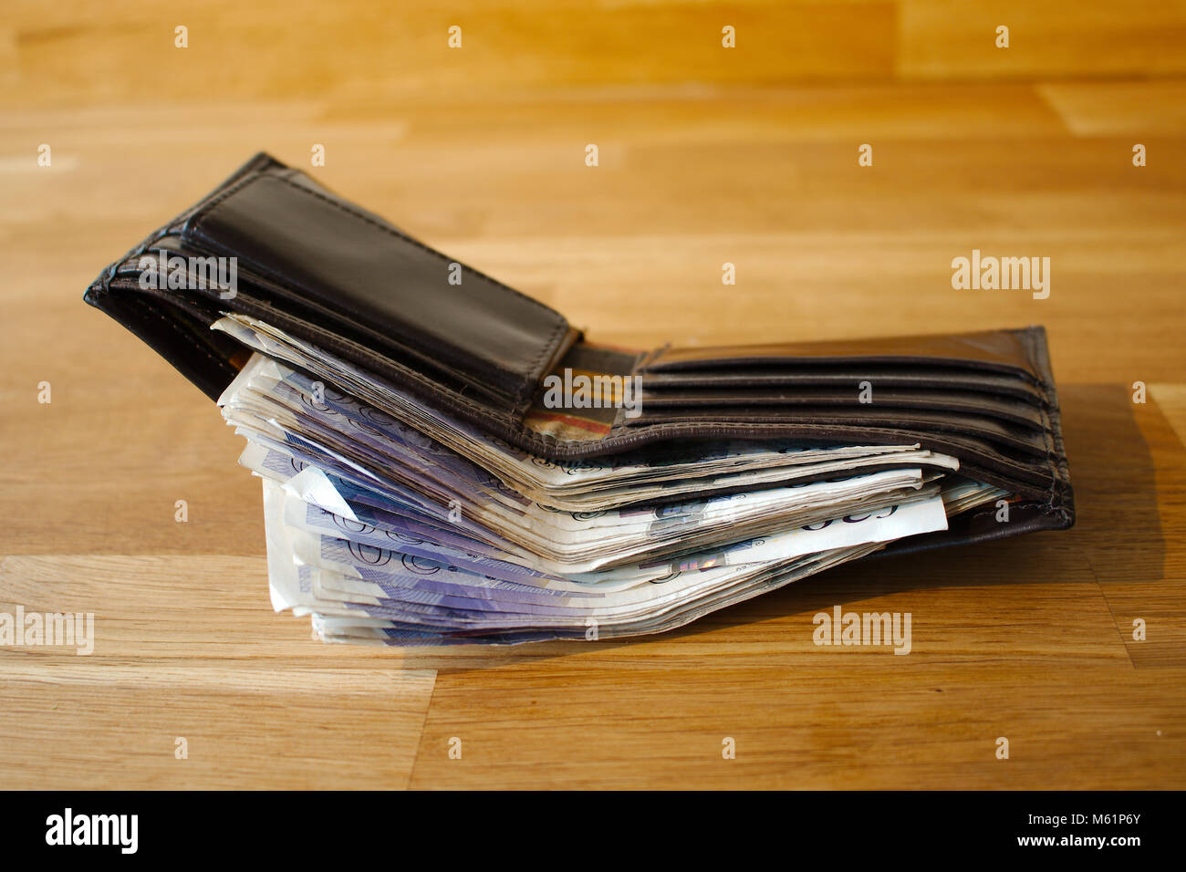 Giving wallet hires stock photography and images Alamy