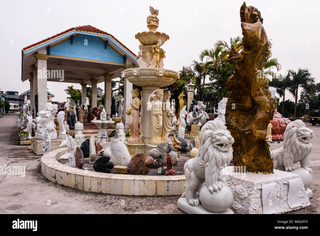 Statues for sale Stock Photo - Alamy