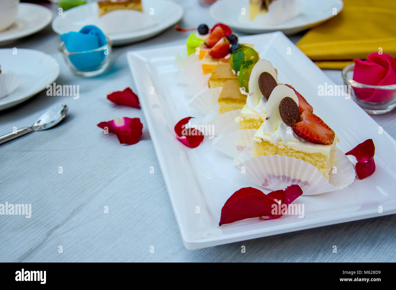 Wedding cake plates hi-res stock photography and images - Alamy