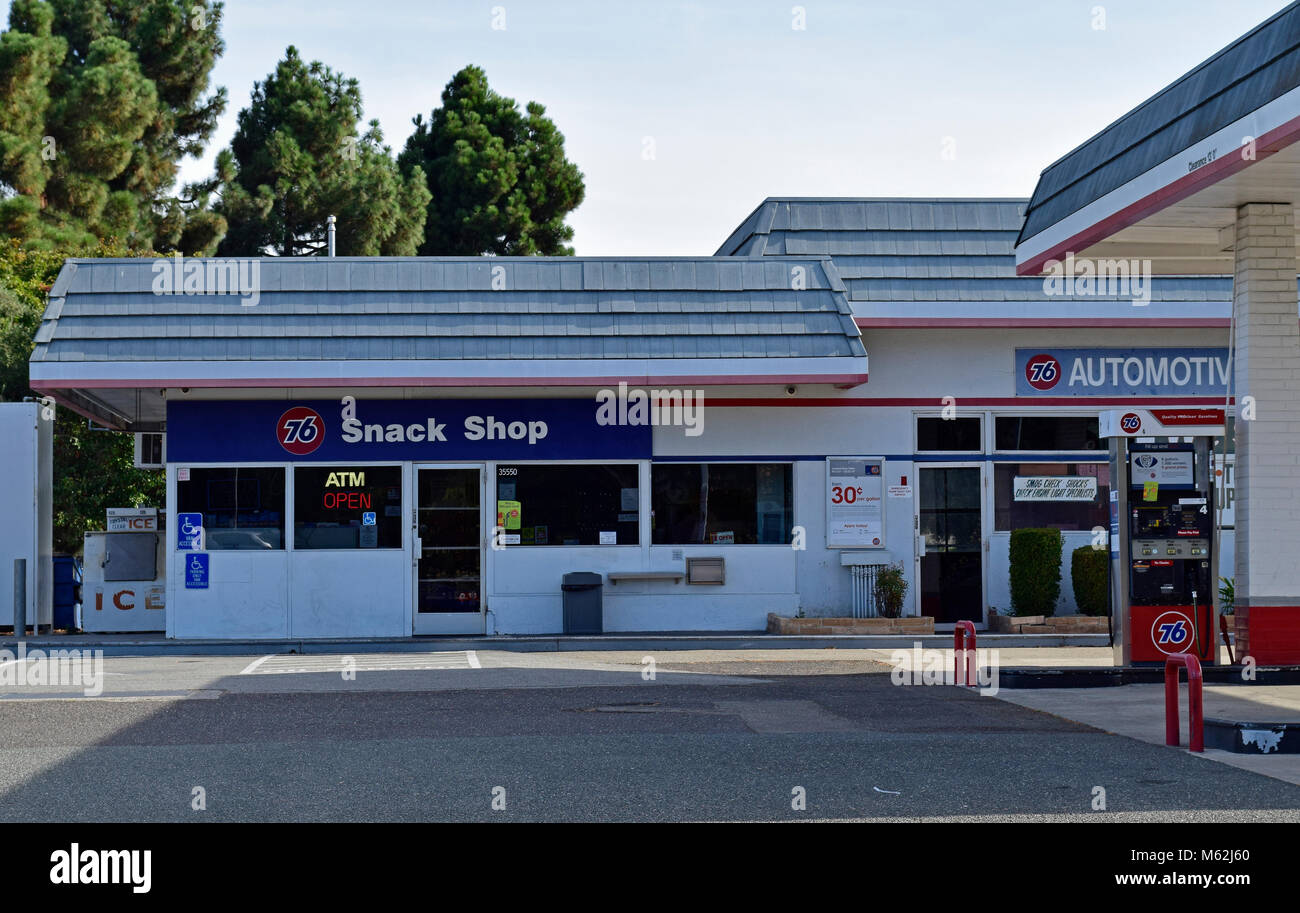 Union 76 snack shop and Gas Station, California Stock Photo