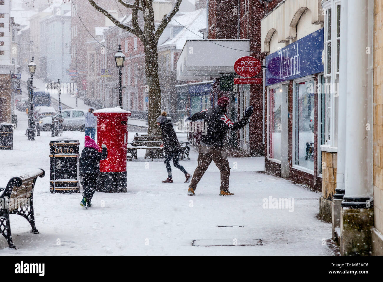 Local people playing in the snow, Lewes, Sussex, UK Stock Photo