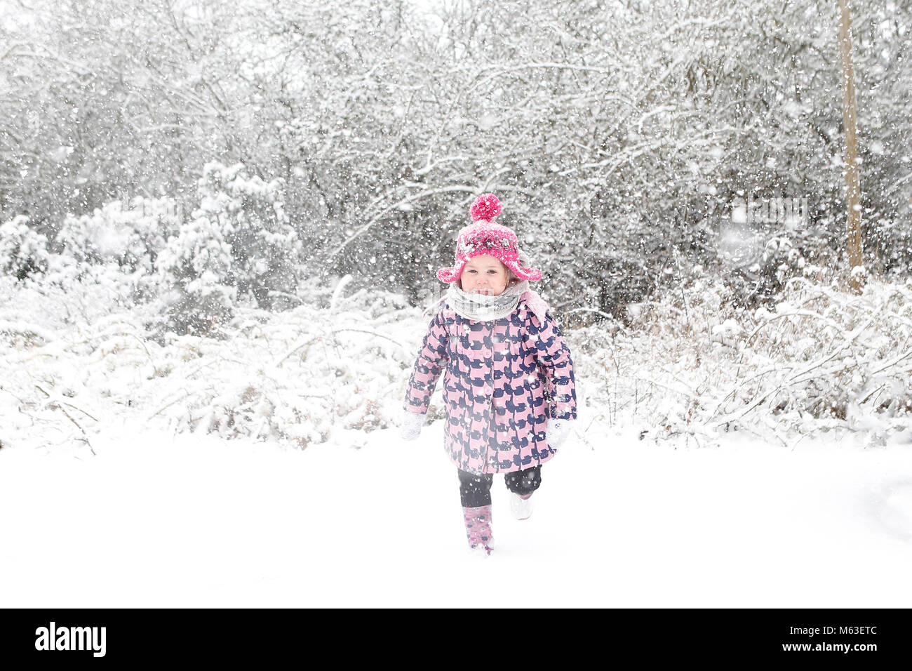 Cambridge, UK. 28th February 2018. Ivy Mitchell 2 1/2 years old plays in the snow near Cambridge, UK. Credit: Jason Mitchell/Alamy Live News. Stock Photo