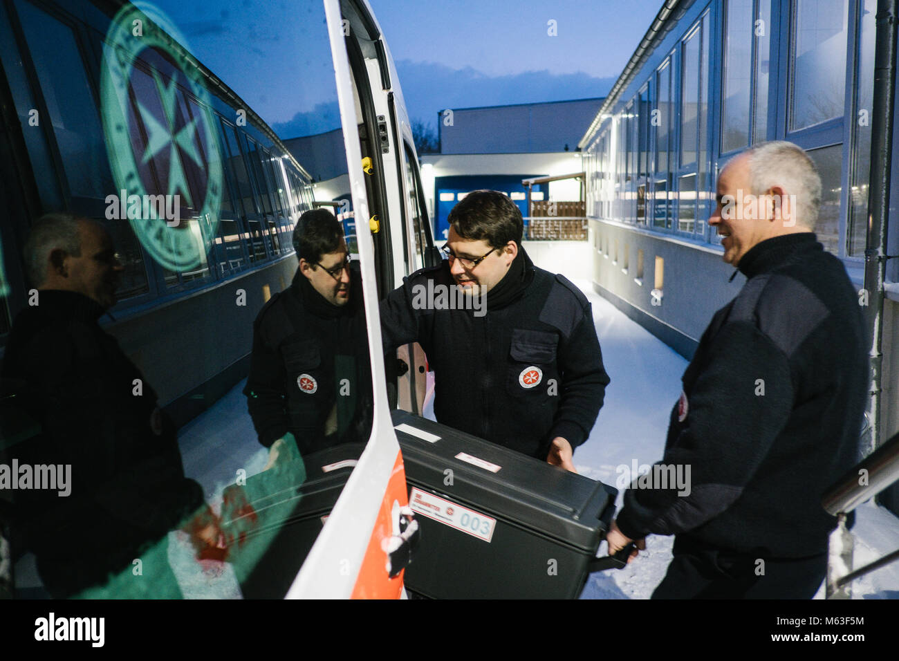 Bus loading hi-res stock photography and images - Alamy