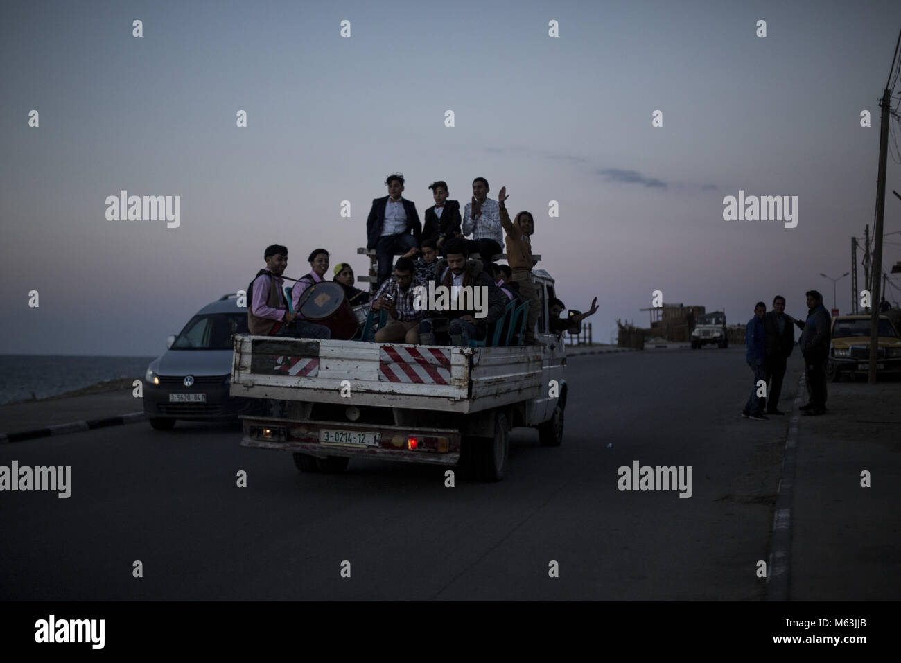 Gaza City, The Gaza Strip, Palestine. 27th Feb, 2018. Palestinian men behind a vehicle in the
