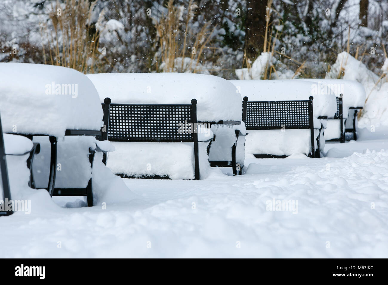 Bredstedt, Germany. 28th Feb, 2018. Fresh snow piling on park benches and tables in Bredstedt, Germany, 28 February 2018. Strong snowfall lead to a difficult traffic situation on the streets of Nordfriesland. Credit: Frank Molter/dpa/Alamy Live News Stock Photo