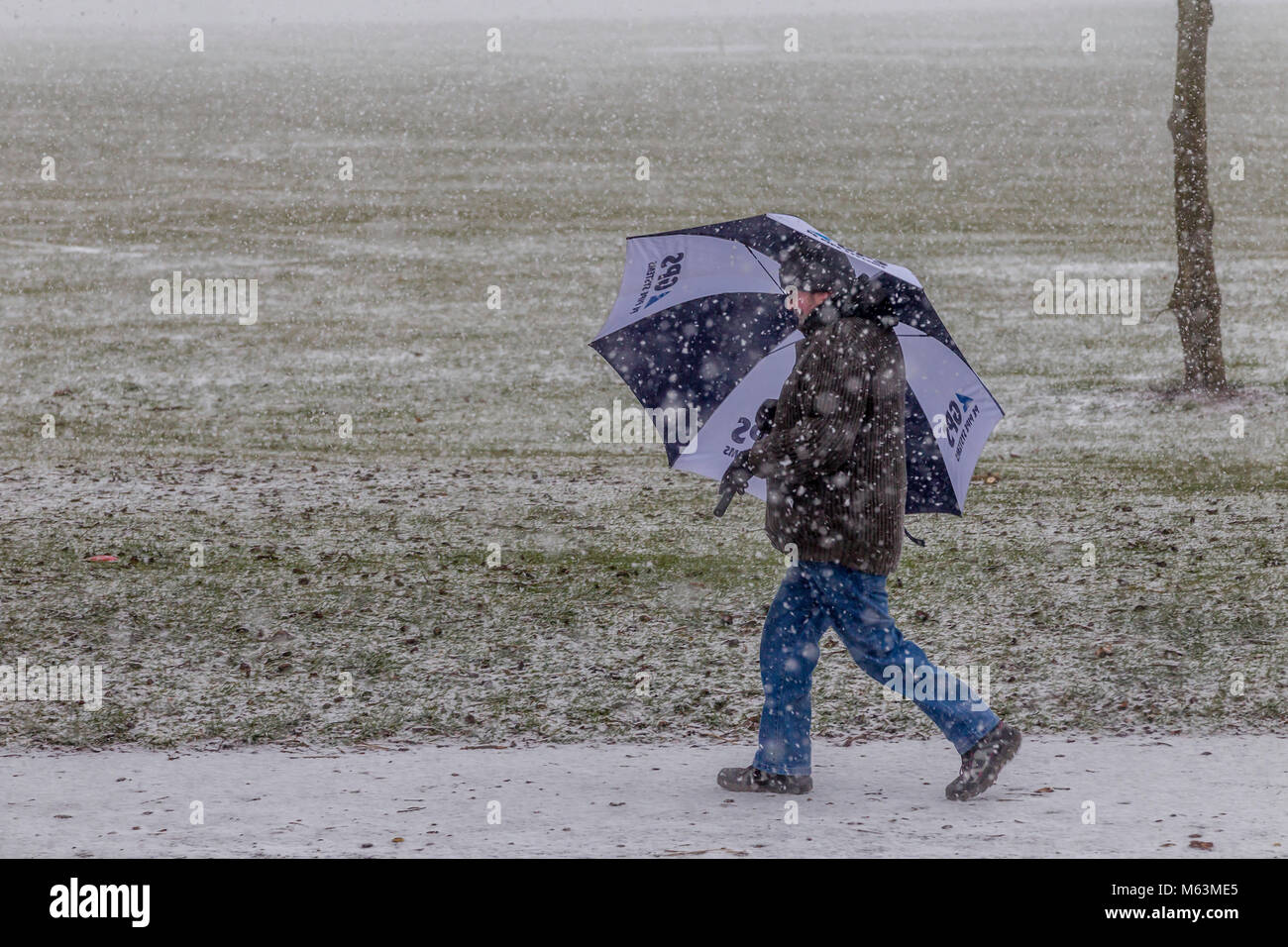 U k winter snow starting early hires stock photography and images Alamy