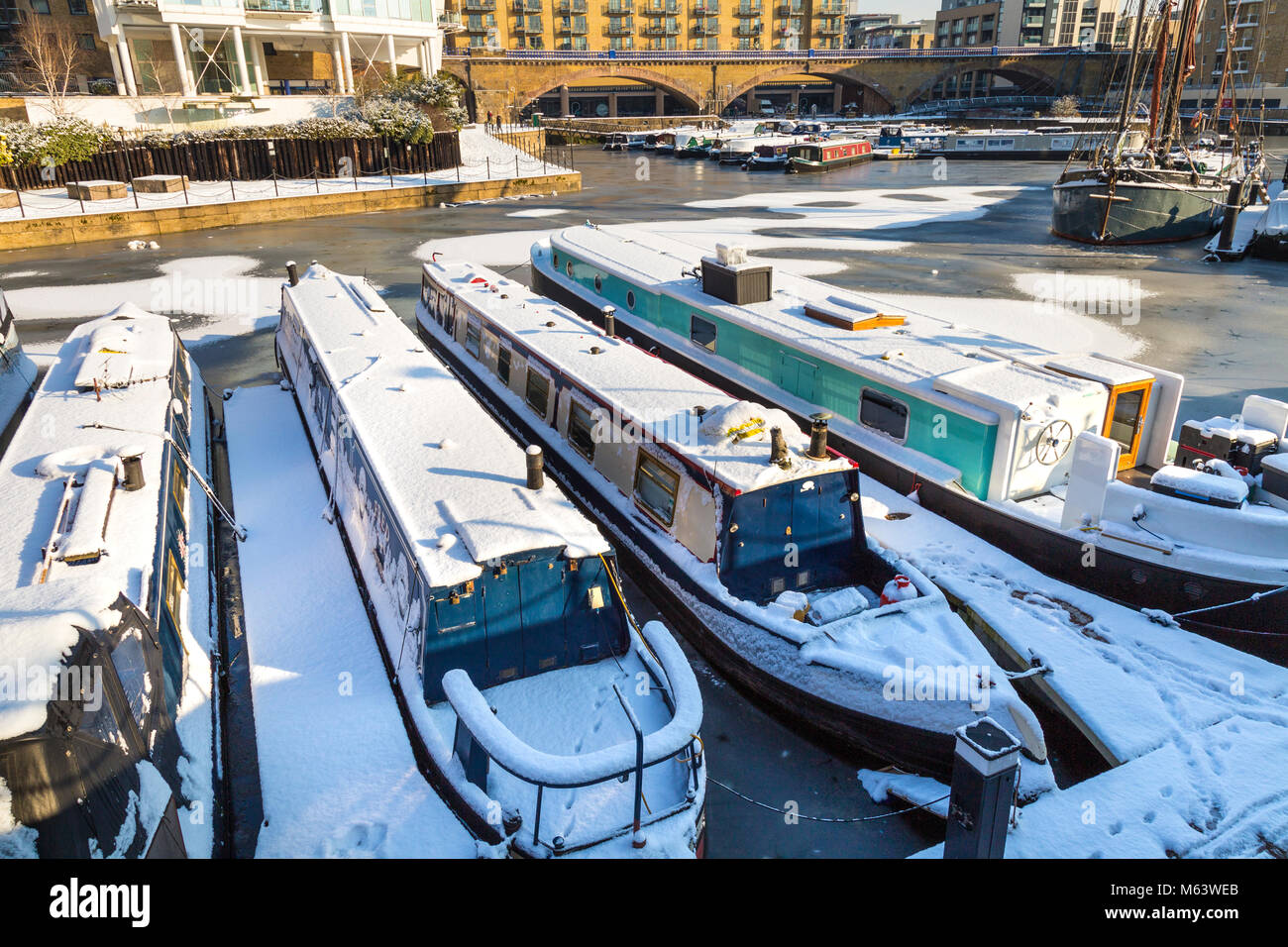 Tower london covered in snow hires stock photography and images Alamy