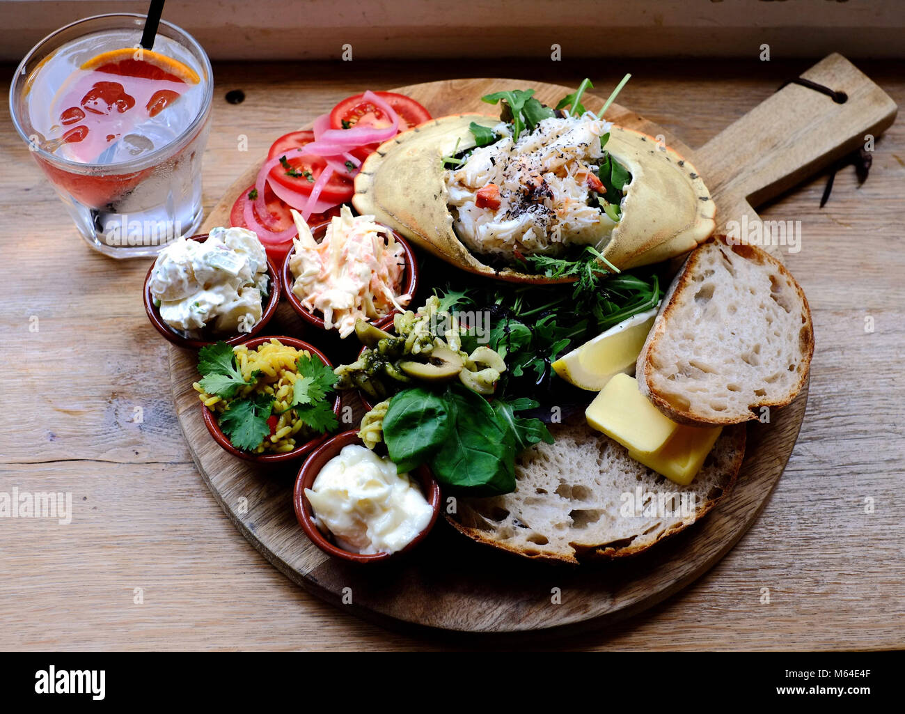Crab lunchtime platter at Ginhaus deli-cafe, Llandeilo, Carmarthenshire, Wales Stock Photo