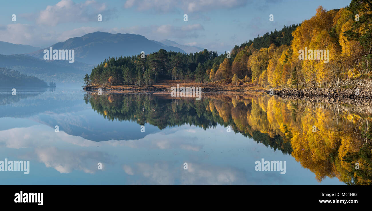 Early morning mist clearing over Loch Beinn a Mheadhoin in Glen Affric, Highland Region, Scotland, UK Stock Photo