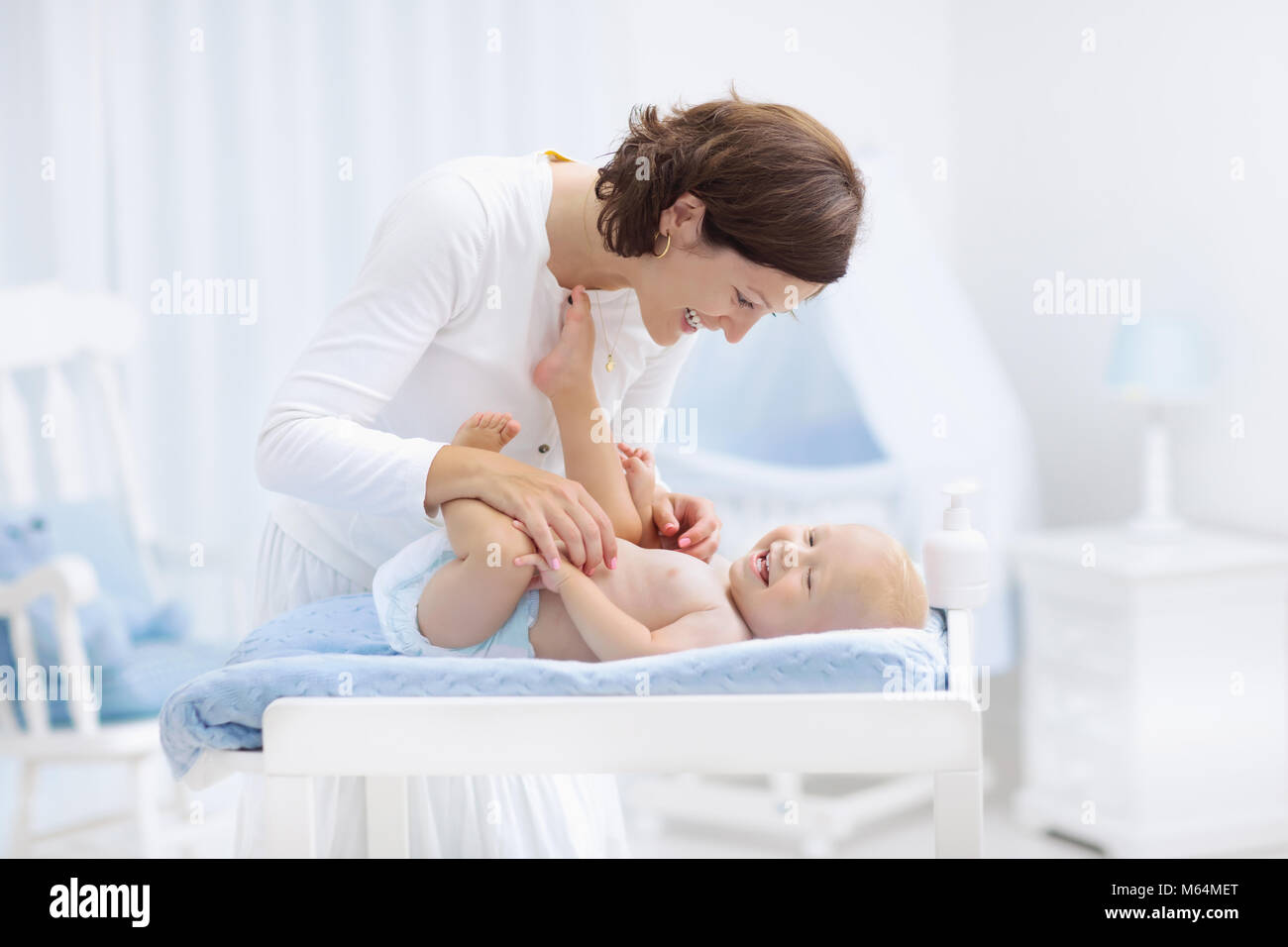 Diaper changing hires stock photography and images Alamy