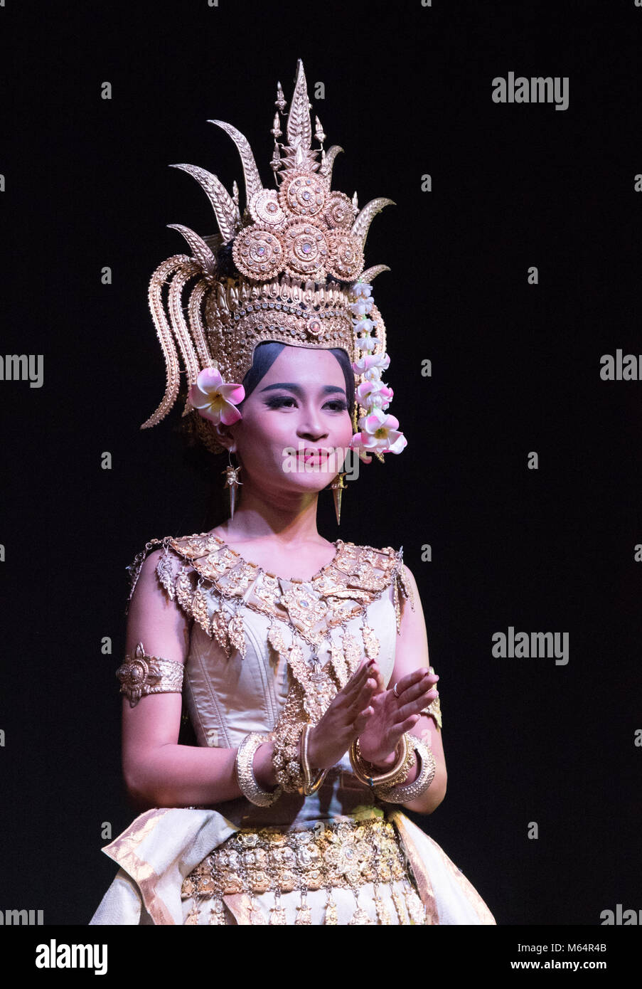 A classical Apsara woman dancer performing traditional Cambodia dance, Phnom Penh, Cambodia, Asia Stock Photo