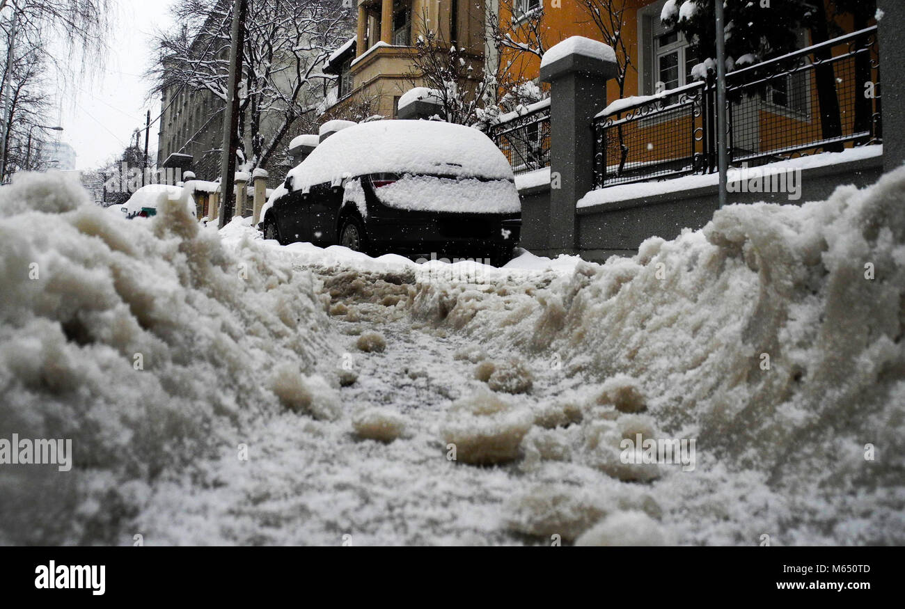 Low angle snow street hi-res stock photography and images - Alamy