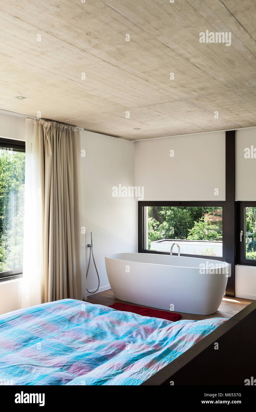 Modern villa, interior, bedroom with bathtub Stock Photo - Alamy