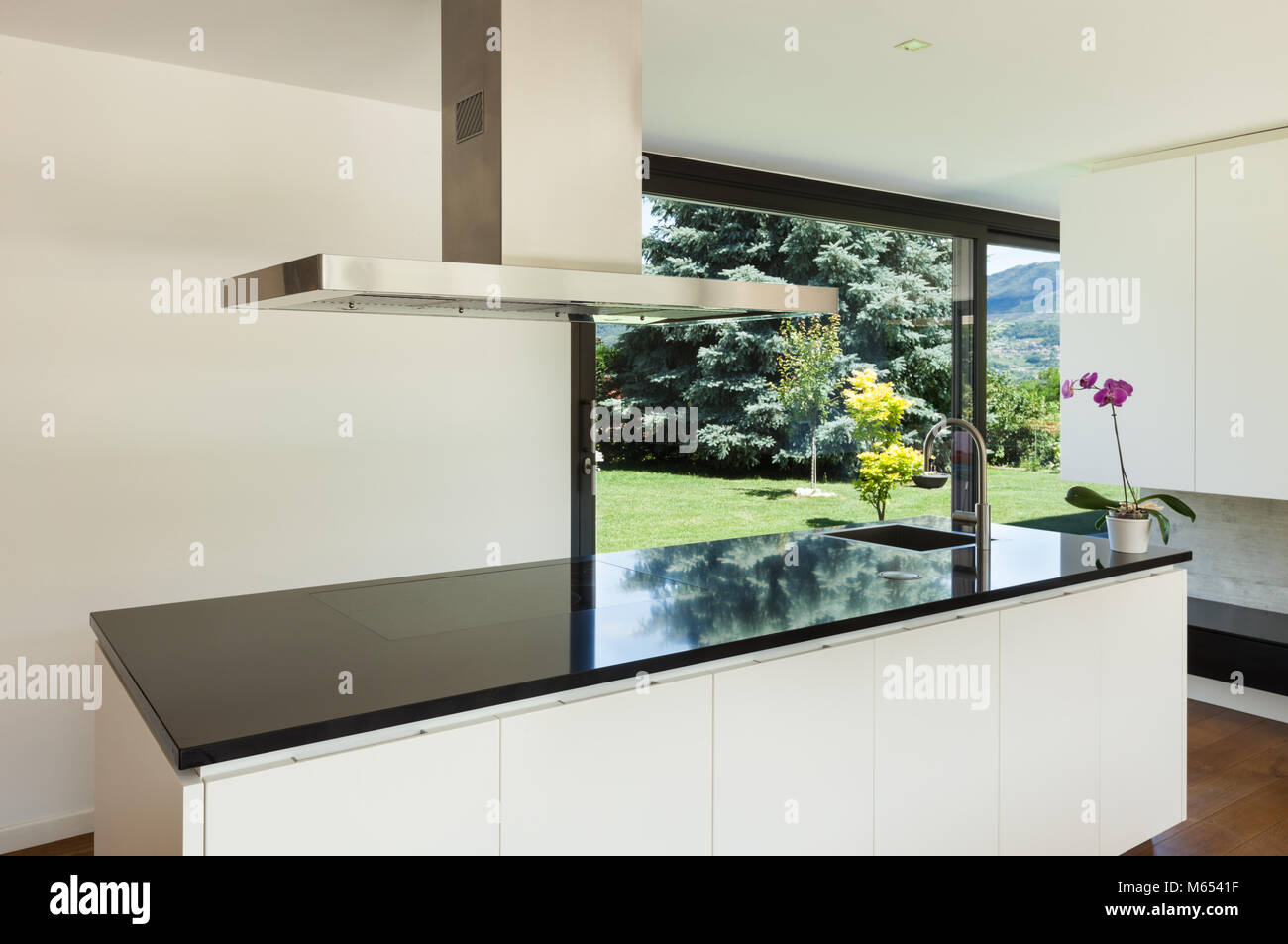 Modern villa, interior, beautiful white kitchen Stock Photo - Alamy