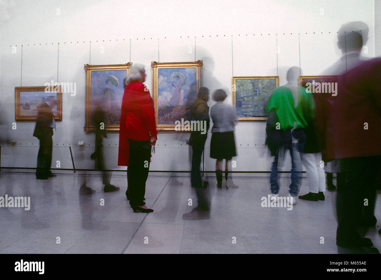 MUSEUM VISITORS MUSEE D'ORSAY IMPRESSIONISTS PARIS FRANCE - 160339 DEG002 HARS PERSONS Stock Photo