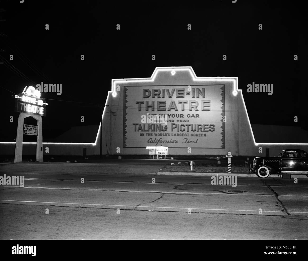 1940s MARQUEE SIGN FOR DRIVE-IN MOVIE THEATER LIT UP AT NIGHT - asp ap 8915 ASP001 HARS TALKING PICTURES Stock Photo