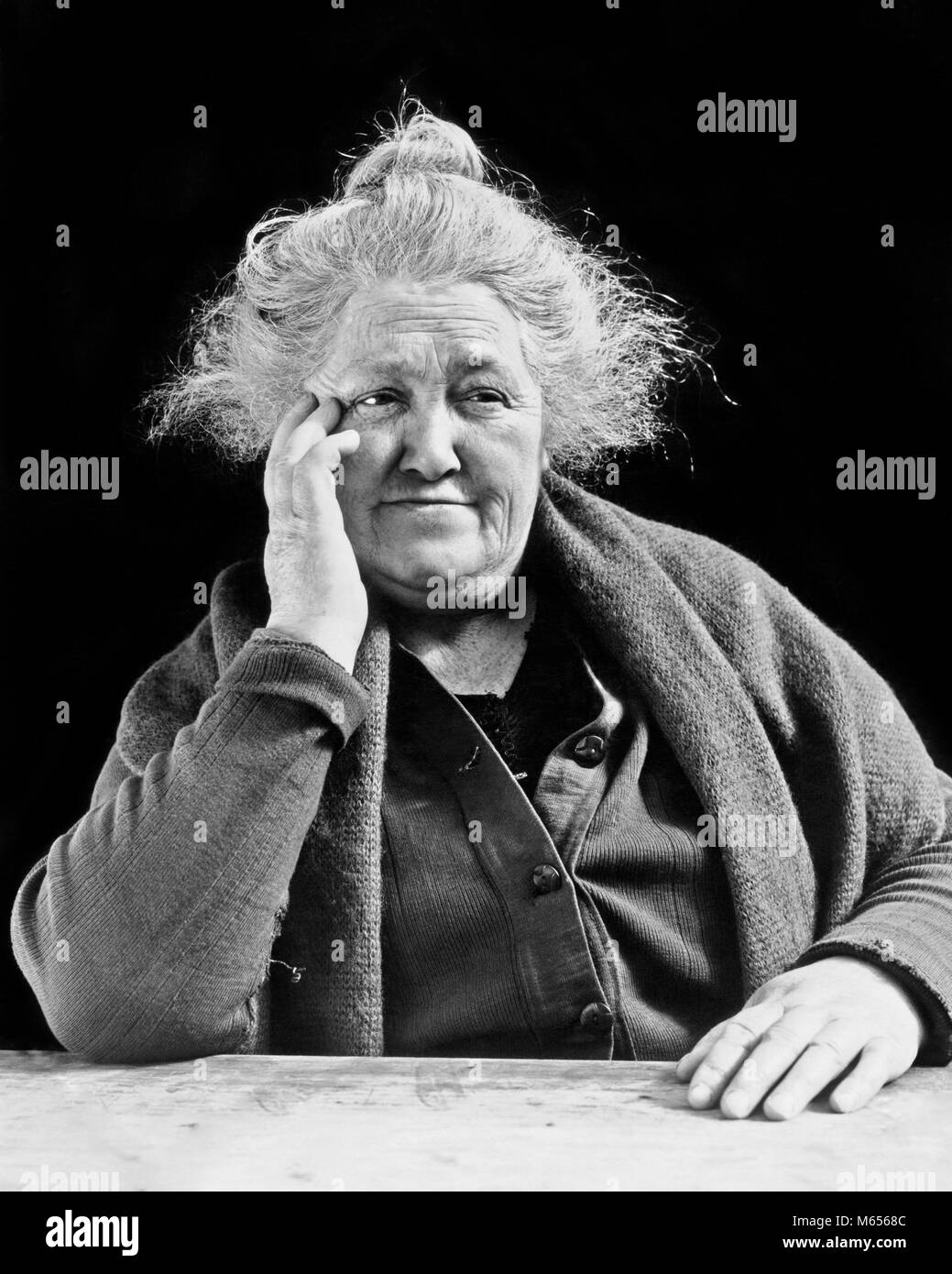 Messy hair woman black and white hi-res stock photography and images - Alamy